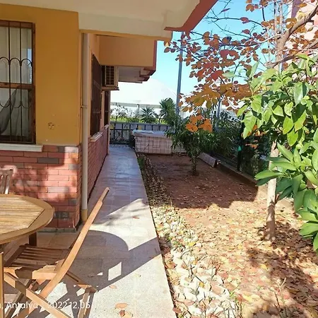 Apartmán Havaalanina 7 Km Lara Plajlarina 3 Km Bahceli Ev Antalya