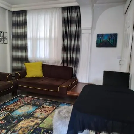 Havaalanina 7 Km Lara Plajlarina 3 Km Bahceli Ev Apartmán *